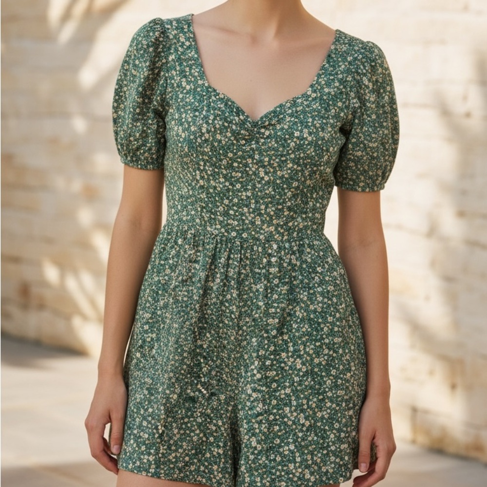 American Eagle Outfitters Green Floral Romper S Puff Sleeves and Pockets Small